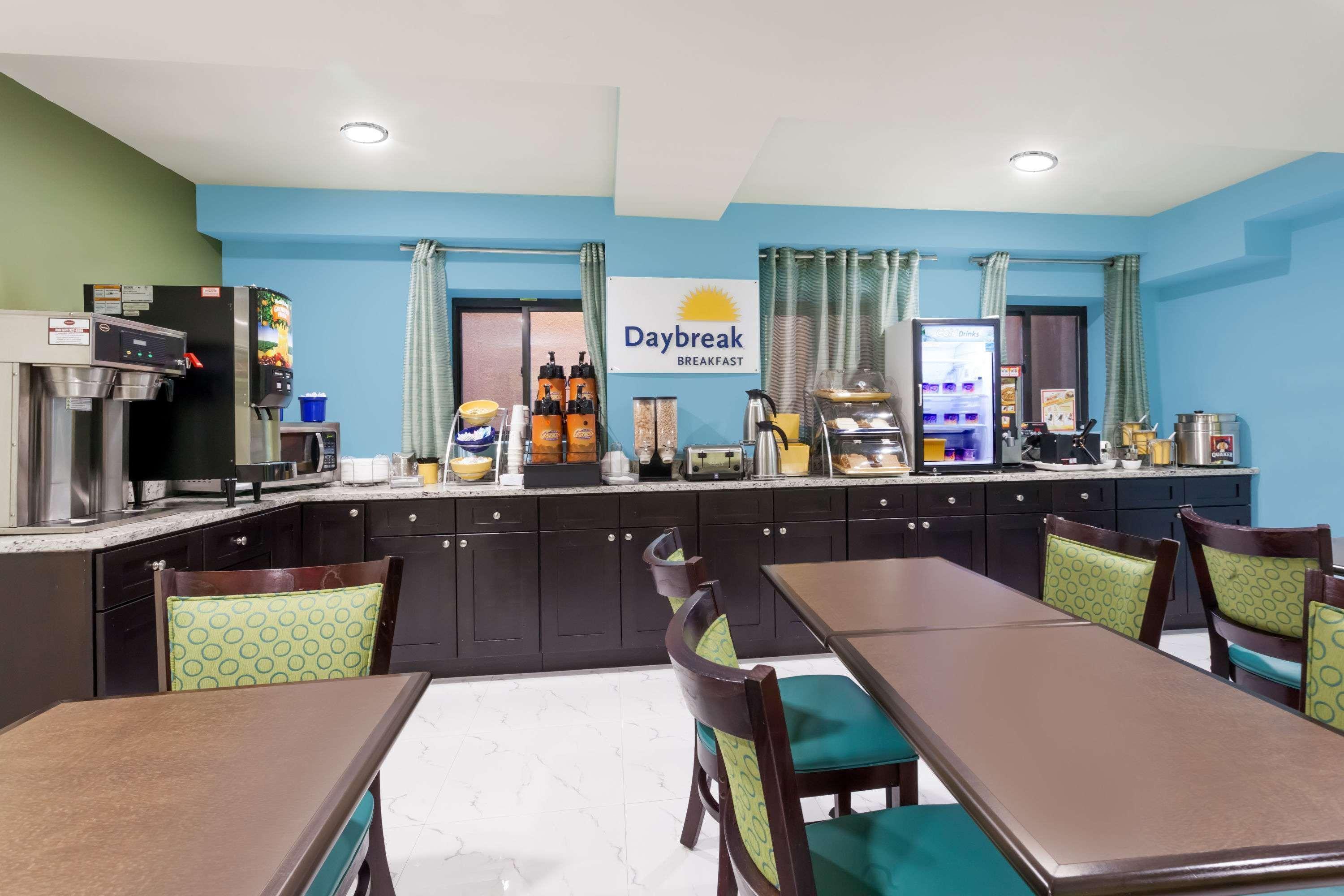 ניו יורק Days Inn & Suites By Wyndham Jamaica Jfk Airport מראה חיצוני תמונה