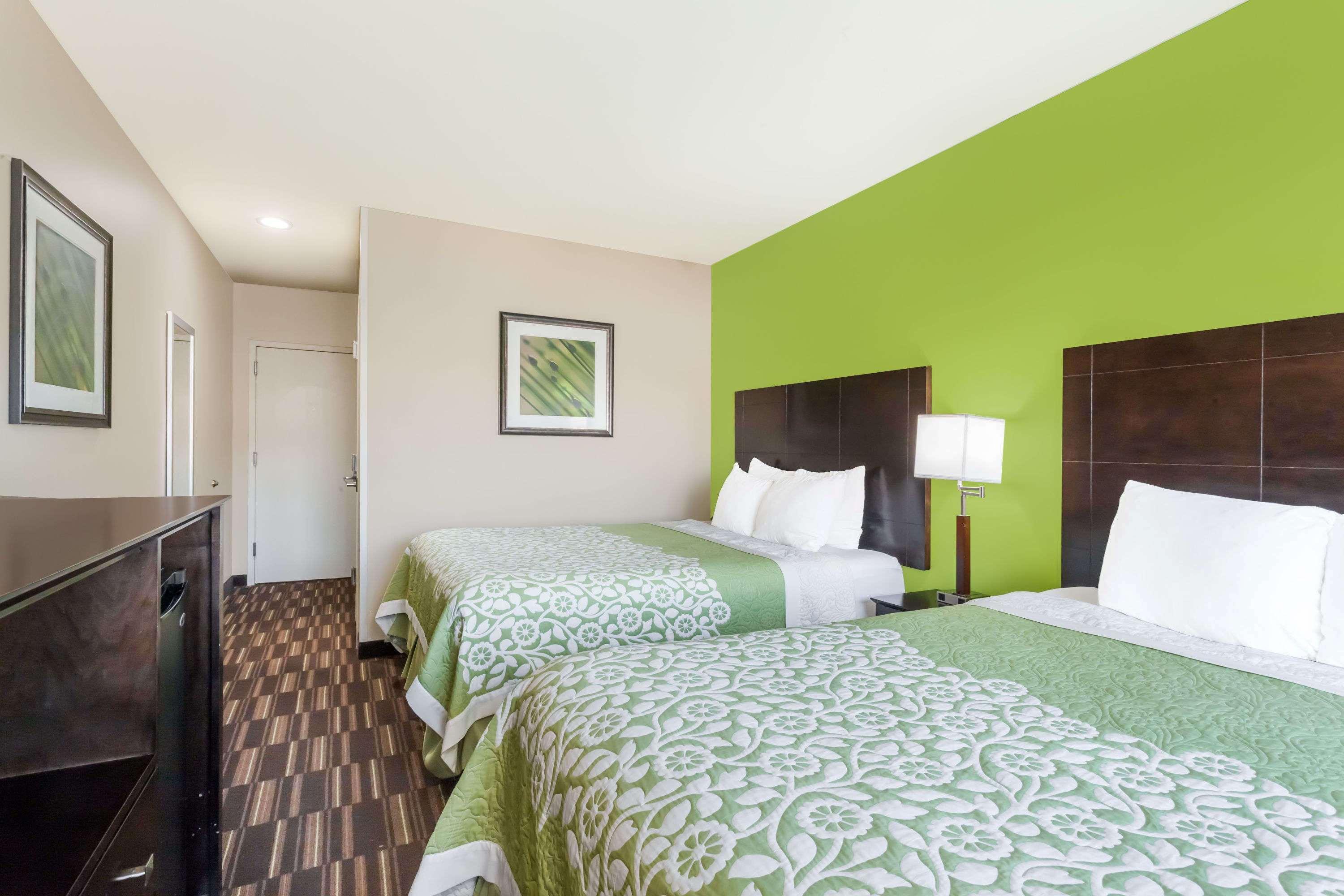 ניו יורק Days Inn & Suites By Wyndham Jamaica Jfk Airport מראה חיצוני תמונה